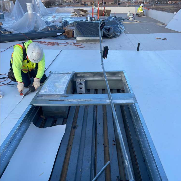 best roofers doing roof replacement in fabens,tx of a tpo commercial roof for energy efficiency